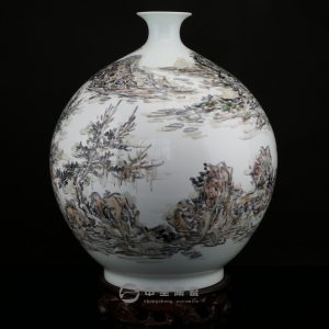 画家李杰陶瓷艺术作品《溪岸》   中圣青玉瓷天球瓶